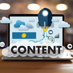 Bild auf dem Content Marketing auf einem Laptop dargestellt wird.